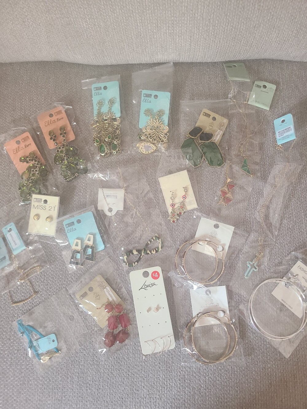 20 Piece Lot Assorted Fashion Costume Jewerly Collection - New!